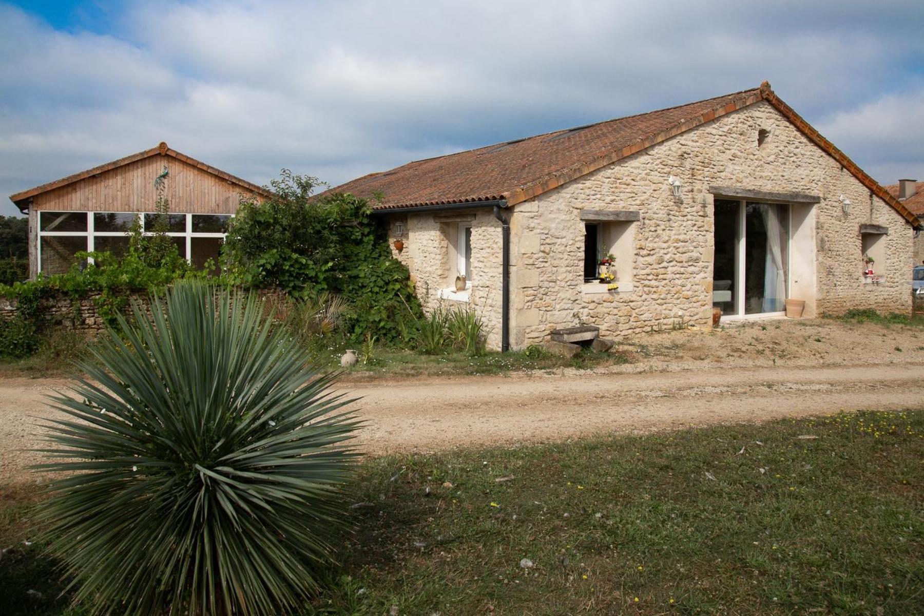 Saint-Maurice-la-Clouere Chambre D'Hote Dans Un Havre De Paix A La Ferme المظهر الخارجي الصورة